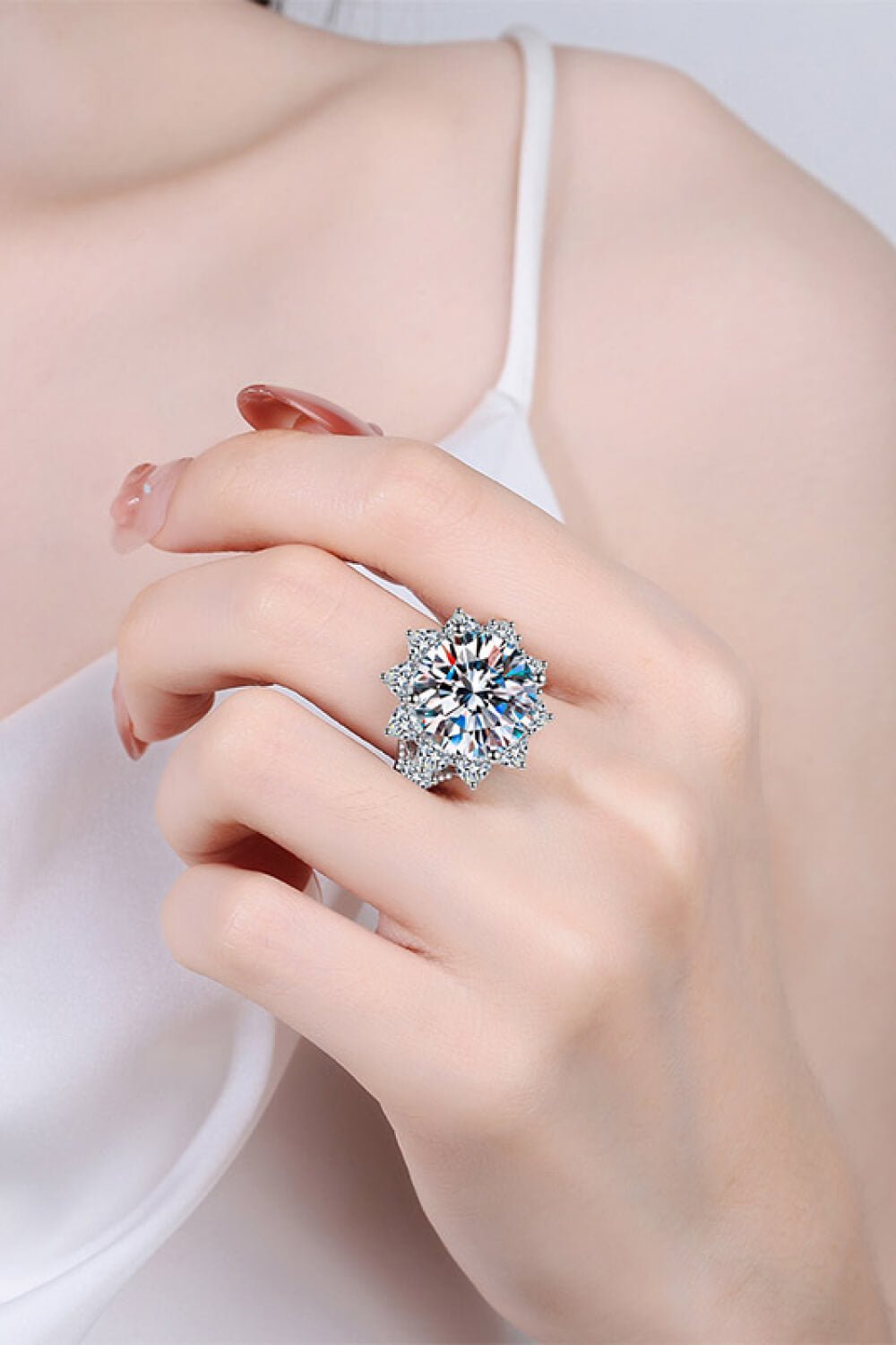 What Does Moissanite Look Like in Real Life? An Honest Visual Guide - Moissanite Shine