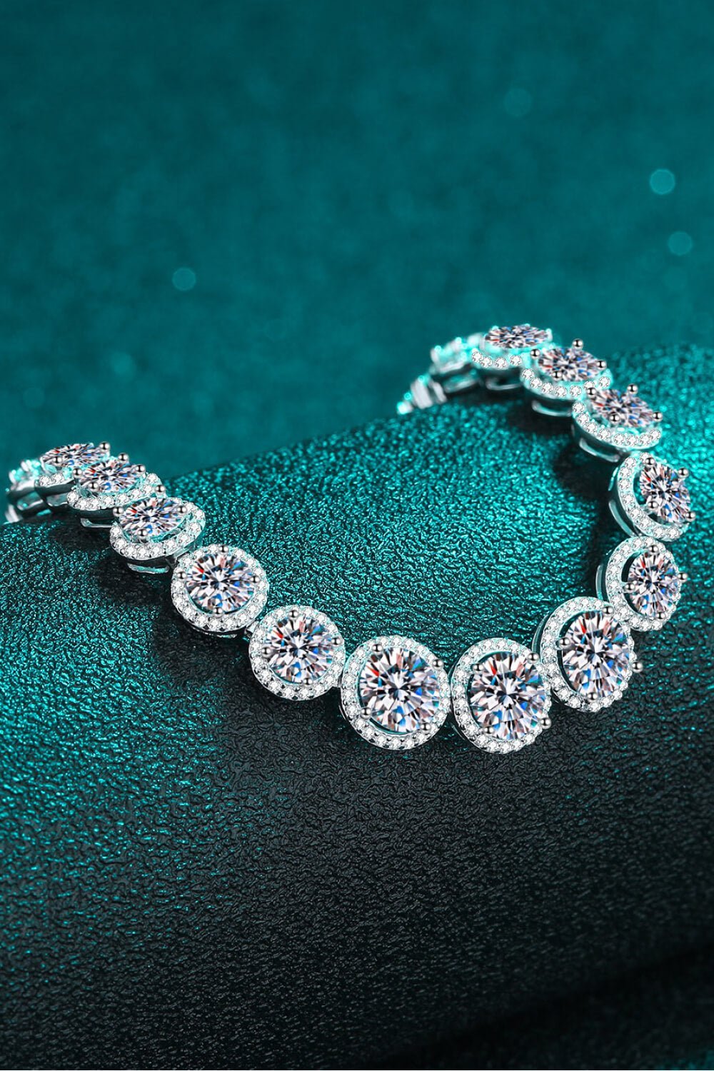 White Sapphire vs. Moissanite: Choosing the Right Clear Gemstone - Moissanite Shine